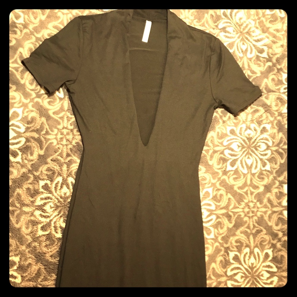 V-cut dress, knee high length 🦇